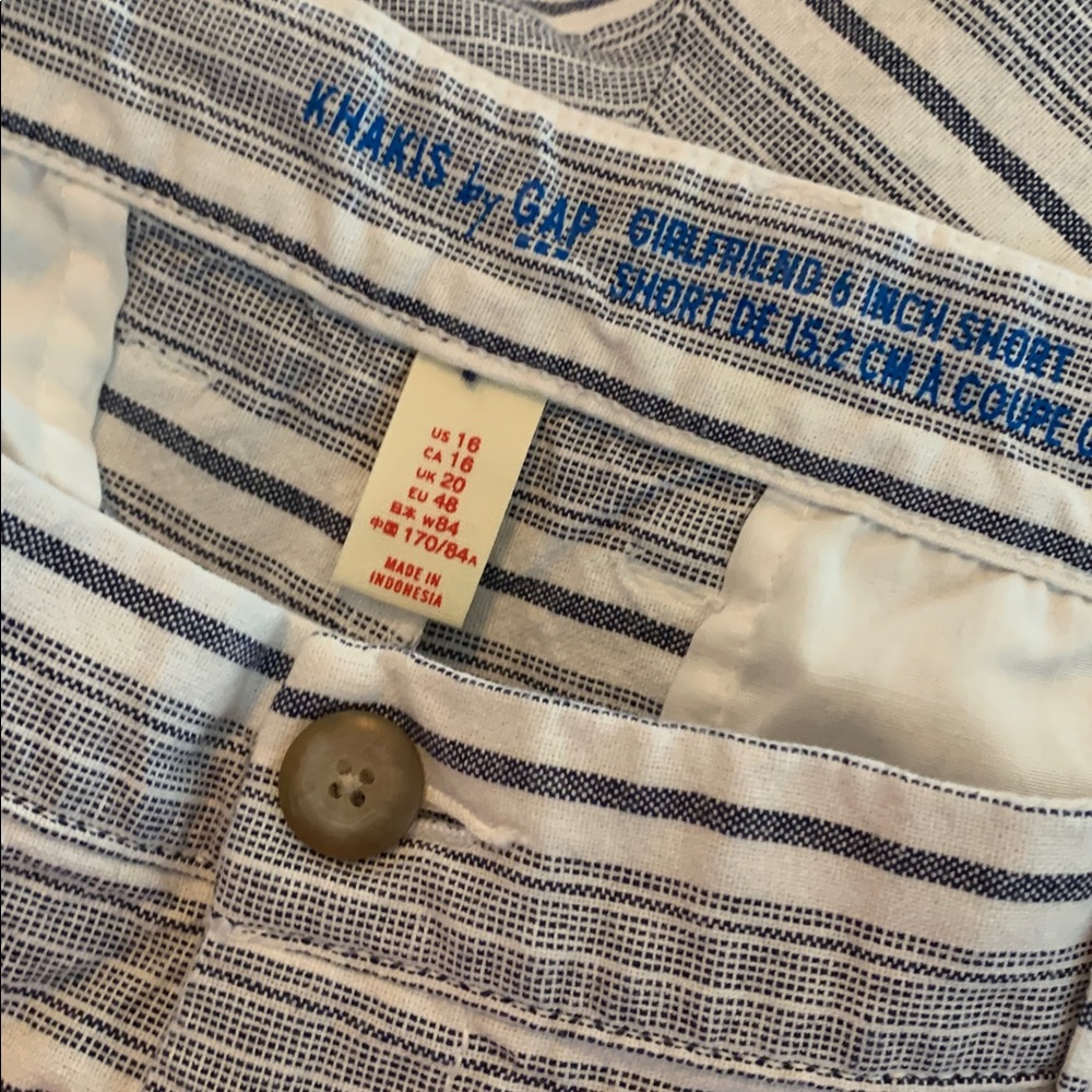 Gap girlfriend style 6 in short blue and white stripes size 16 - Picture 9 of 9